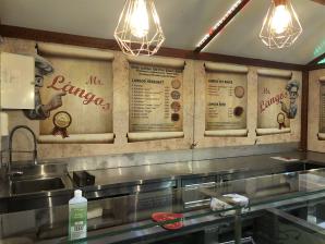 <img src="img_2589.jpg" alt="Innenschilder Mr. Langos">