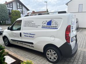 <img src="img_2411.jpg" alt="Beschriftung Transporter GZ Abdichtung">