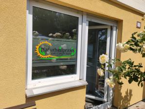<img src="fensterbeschriftung2.jpg" alt="Beschriftung Fenster">