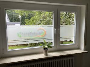 <img src="img_6513.jpg" alt="Fensterbeschriftung">