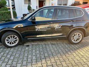 <img src="01" alt="KFZ Beschriftung">