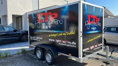 <img src="02.jpg" alt="Anhängerfolierung">
