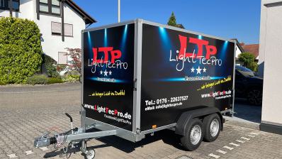 <img src="03.jpg" alt="Anhängerfolierung">