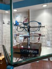 <img src="03" alt="Beschriftung Brillenständer">