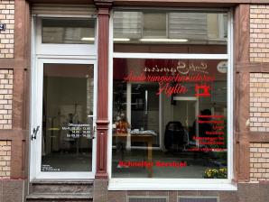 <img src="17" alt="Schaufensterbeschriftung Schneiderei Aylin">