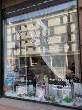 <img src="25" alt="Schaufensterbeschriftung">