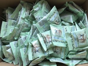 <img src="19" alt="Fruchtgummitütchen">